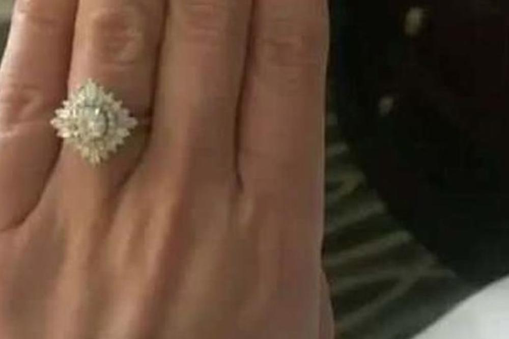 BLAM NAD BLAMOVIMA: Svima je poslala fotografiju vereničkog prstena, ali ovaj detalj nije uočila! (FOTO)