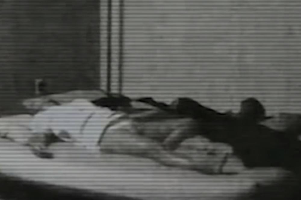 OVO JE STVARNO JEZIVO: Sakrio je kameru u sobi i snimio devojku kako spava, kada je pogledao snimak OBLIO GA JE HLADAN ZNOJ! (VIDEO)