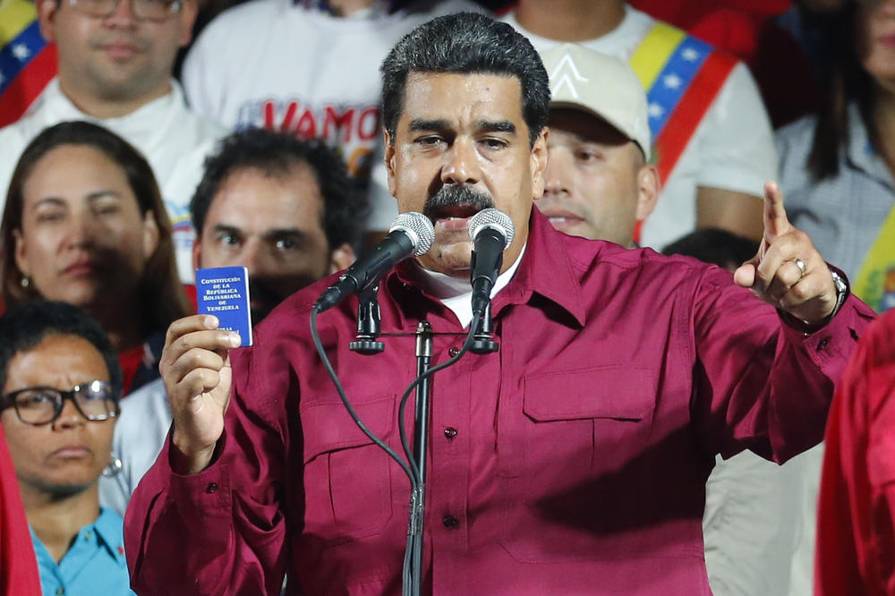 HILJADE LJUDI JE SLUŠALO OBRAĆANJE PREDSEDNIKA MADURA: Nema dijaloga sa opozicijom, OSTAJEM PREDSEDNIK! (VIDEO)
