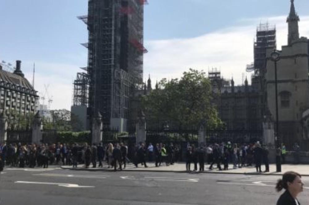 EVAKUIŠE SE LONDON! Pronađena bomba u centru grada! (FOTO)