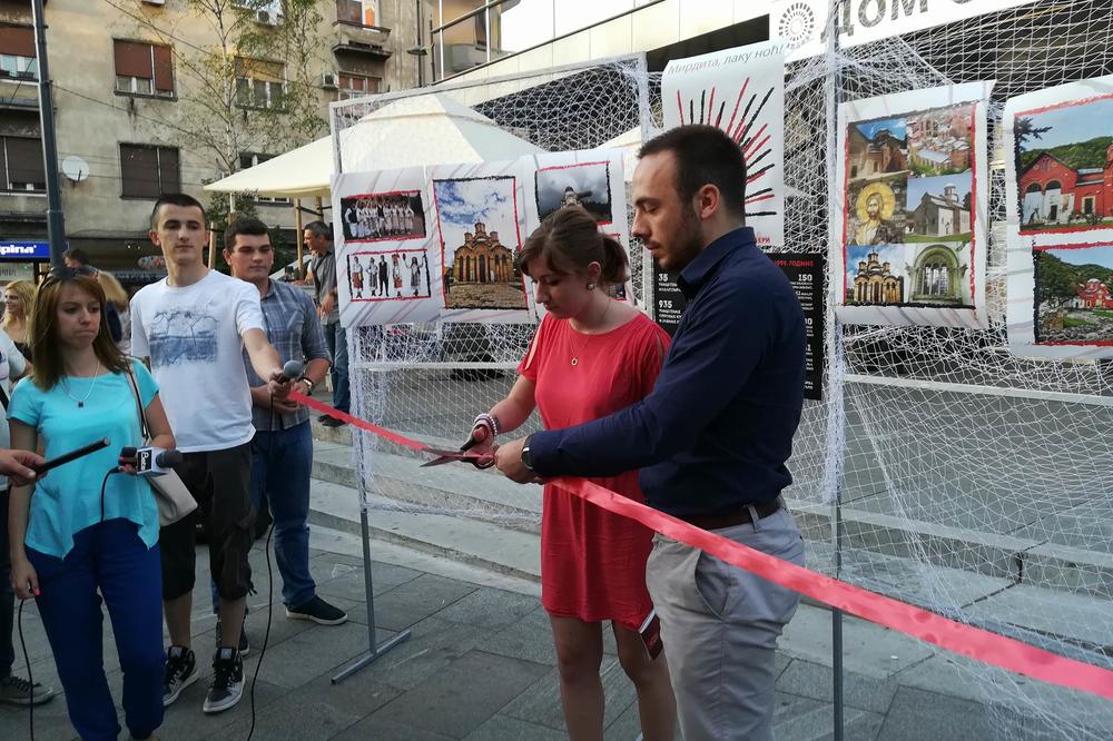 PROTEST DVERI I DSS ISPRED DOMA OMLADINE: Ne damo da se kosovska kultura promoviše kao kultura nezavisne države KOSOVO (FOTO)