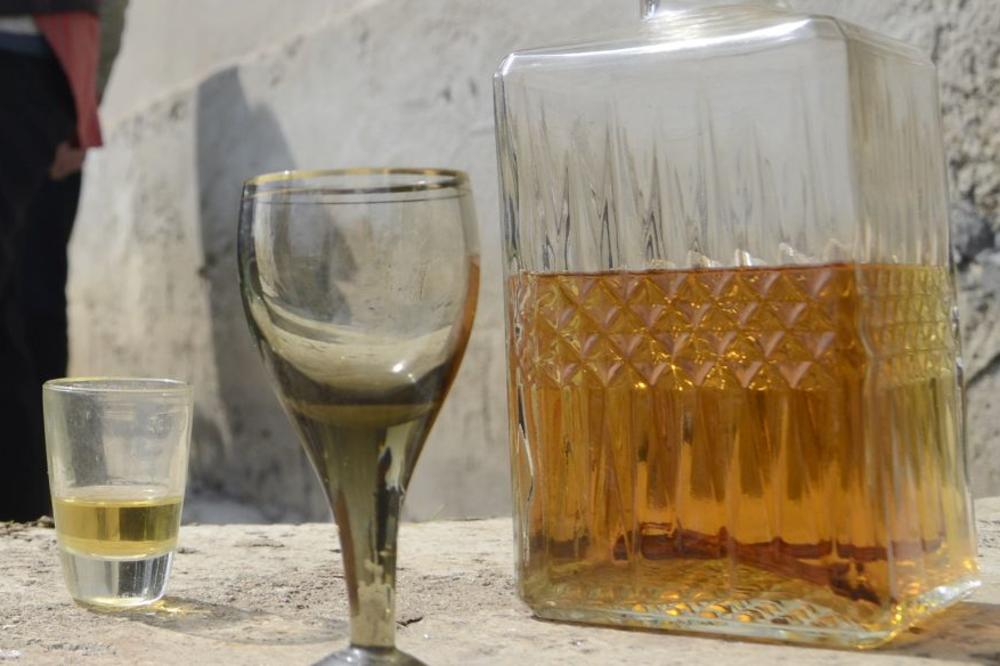 BEZ RAKIJE U SRBIJI NE MOŽE DA PROĐE NIŠTA: Skoro je postala naše nacionalno piće, pre toga je OVO bilo GLAVNO!