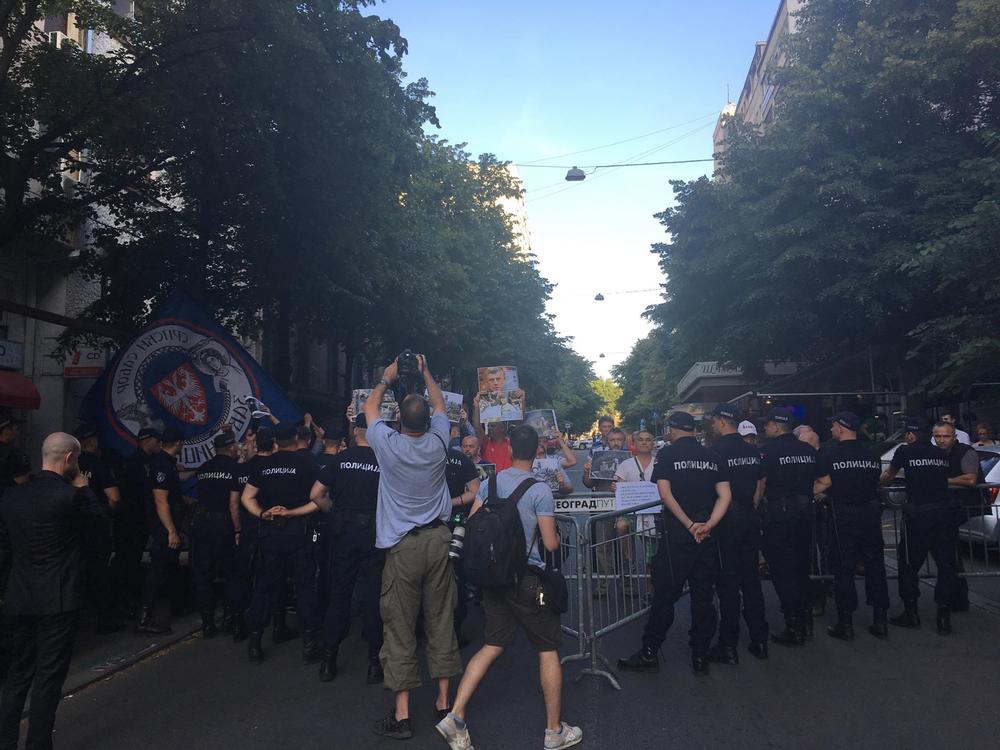 Radikali su u 18 sati izašli na ulice kako bi izrazili nezadovoljstvo zbog festivala Mirdita, dobar dan  