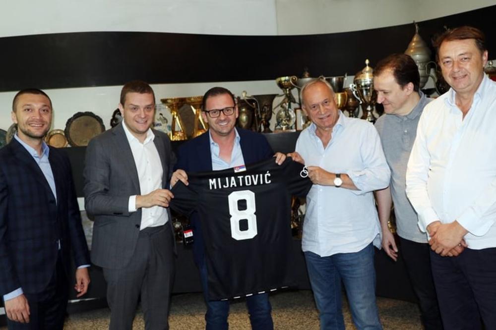 Predrag Mijatović posetio Partizan i dobio svoju osmicu na poklon! (FOTO) (VIDEO)