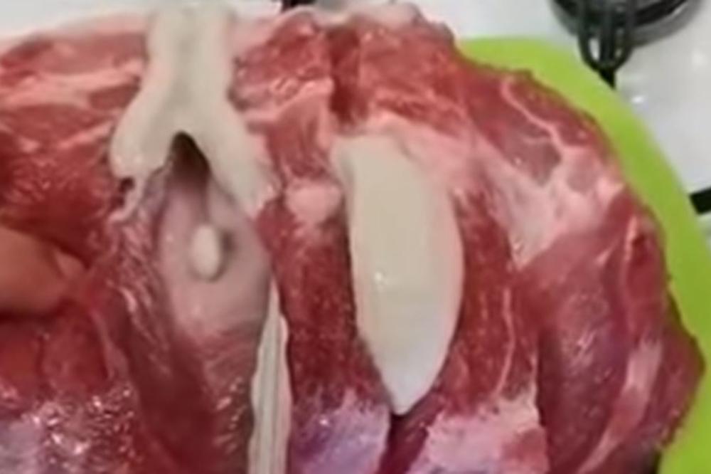 OPASNO PO ŽIVOT: Kupio meso u marketu, a iz njega je iscurilo nešto odvratno! (VIDEO)