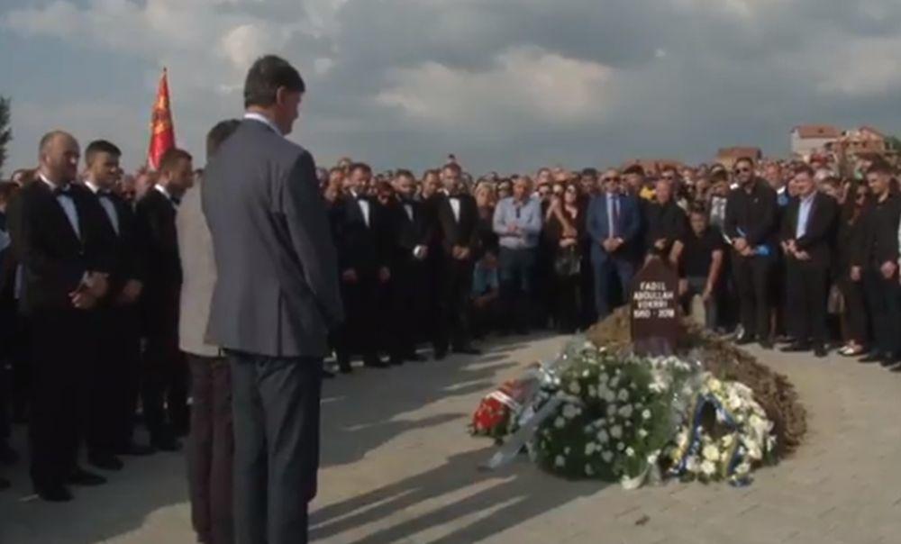 Branko Ružić i Žarko Zečević na sahrani Fadilja Vokrija  