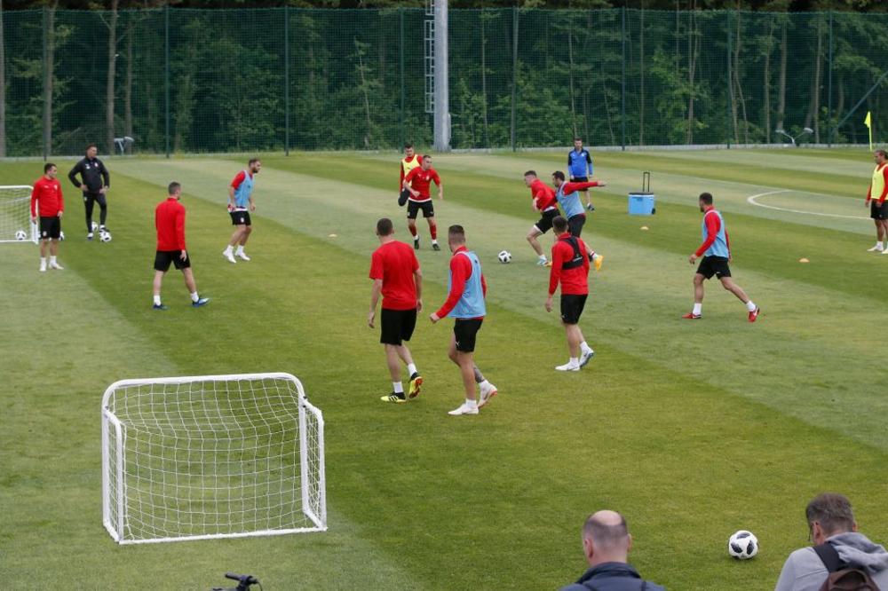 DA LI DA BRINEMO? Fudbaleri odradili drugi trening, Ljajić i Mitrović radili odvojeno od ekipe! (FOTO)