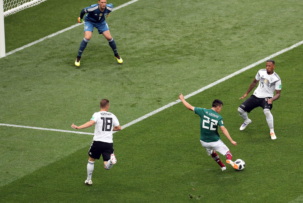 Lozano postiže gol protiv Nemaca  