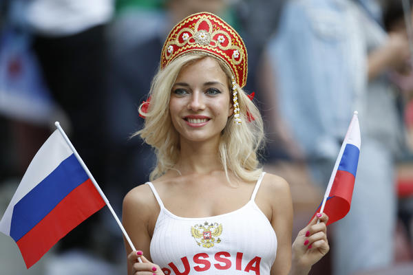 OTKRIVENO KO JE MISTERIOZNA RUSKINJA: Proglašena za najlepšu rusku navijačicu na Mundijalu, a u stvari je zvezda filmova za odrasle! (FOTO)