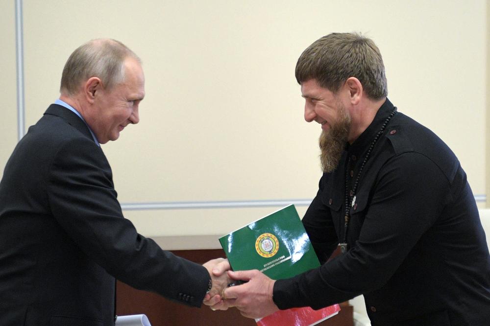 SVI PRIČAJU DA MU OTKAZUJU BUBREZI, A ON... Kadirov snimljen sa Putinom! O njegovom zdravlju PROCENITE SAMI (VIDEO)