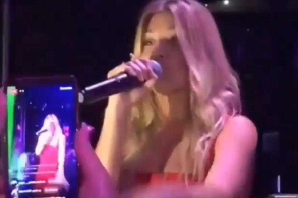 Kristini Kiji Kockar se smeši  uspešna karijera nakon pobede u Zadruzi: Postala nova pevačica grupe Ministarke!