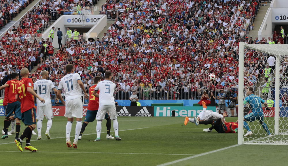 Serhio Ramos postiže gol za Španiju protiv Rusije  