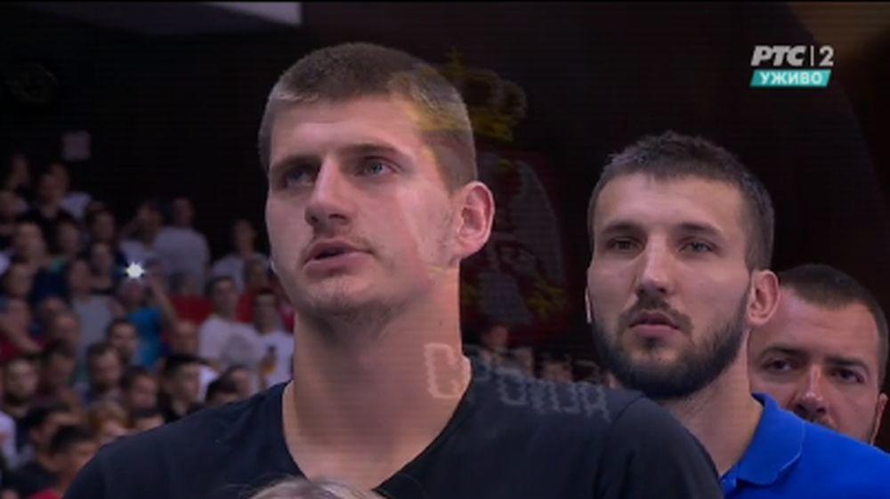 Nikola Jokić i Stefan Birčević gledaju meč Srbije i Nemačke  