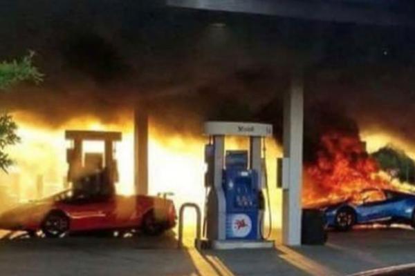 SKUPOCENI LAMBORDŽINI POTPUNO IZGOREO: Vlasnik automobila je plaćao gorivo, a za to vreme njegova mašina se pretvorila u pepeo (VIDEO)