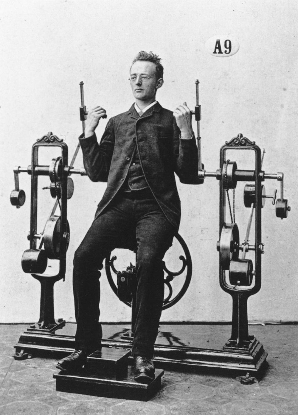 Muškarac u teretani 1892. godine  