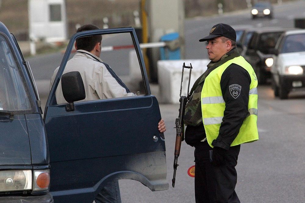 HAOS: Vozač kombija s migrantima izazvao sudar u Strumici, trojica povređena