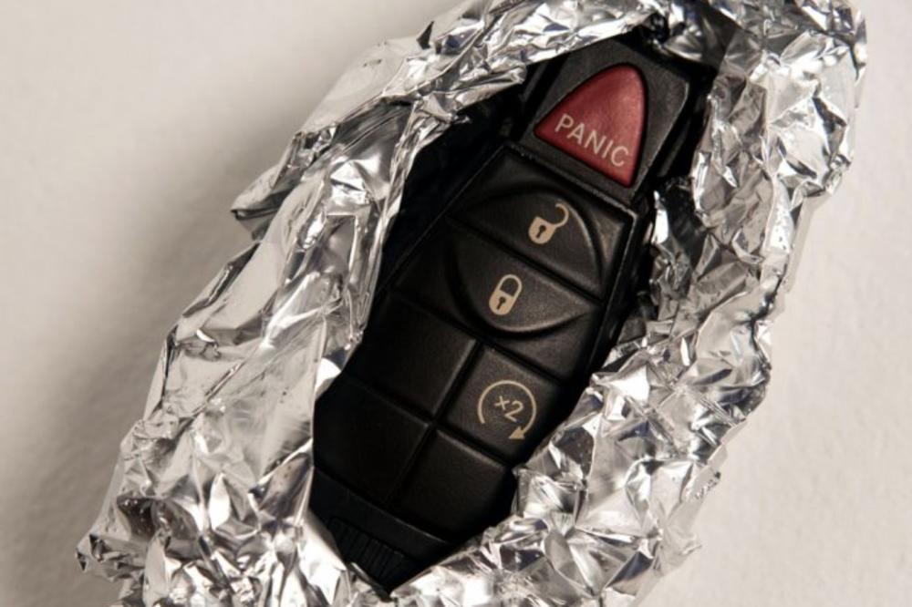 TRIK ZA KOJI SU NAM TREBALI RANIJE REĆI: Evo zašto odmah MORATE umotati ključeve od auta u FOLIJU!