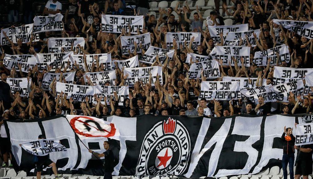Jedna od frakcija navijača Partizana  