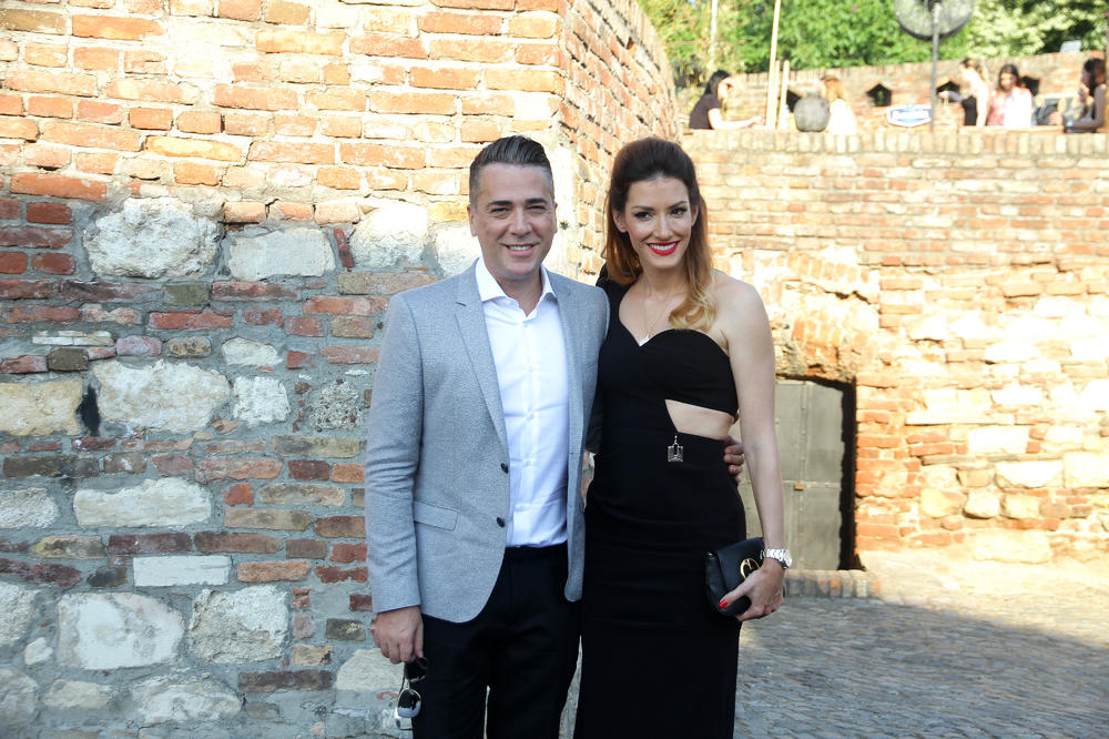 S LICA MESTA: Jovana i Željko Joksimović nalaze se u Atini, gde BUKTE POŽARI!