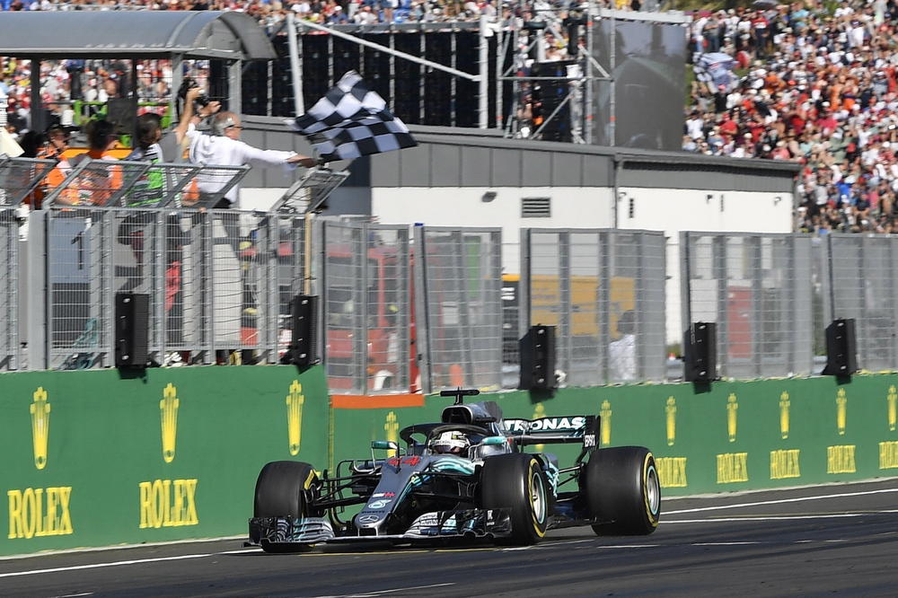 F1: Hamilton sa prvog mesta startuje u Singapuru!