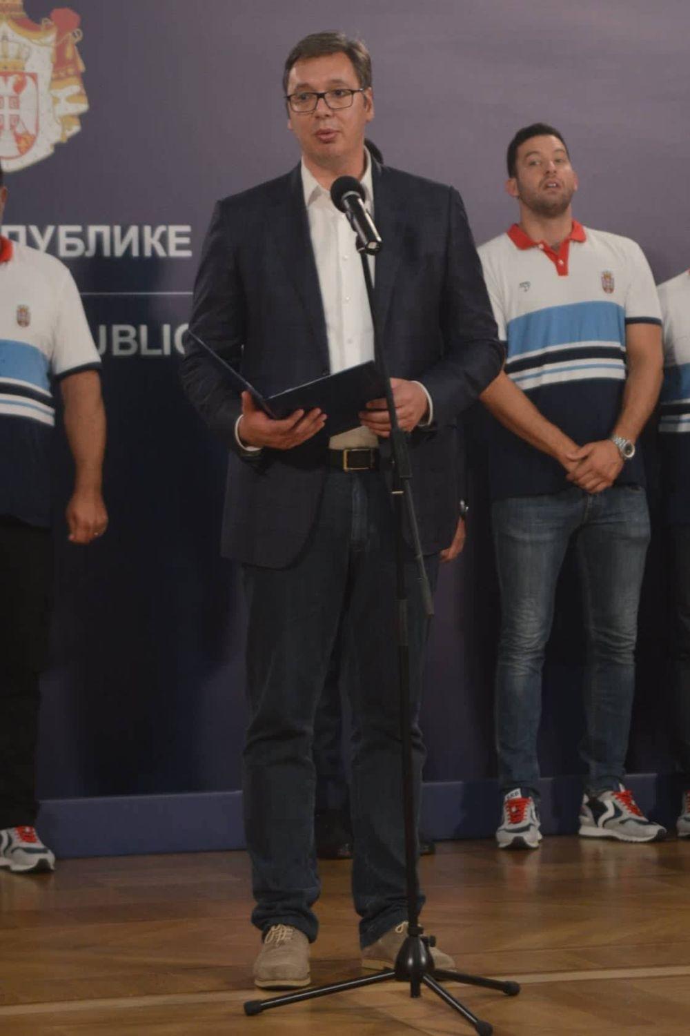 Aleksandar Vučić se zahvalio vaterpolistima u ime nacije  