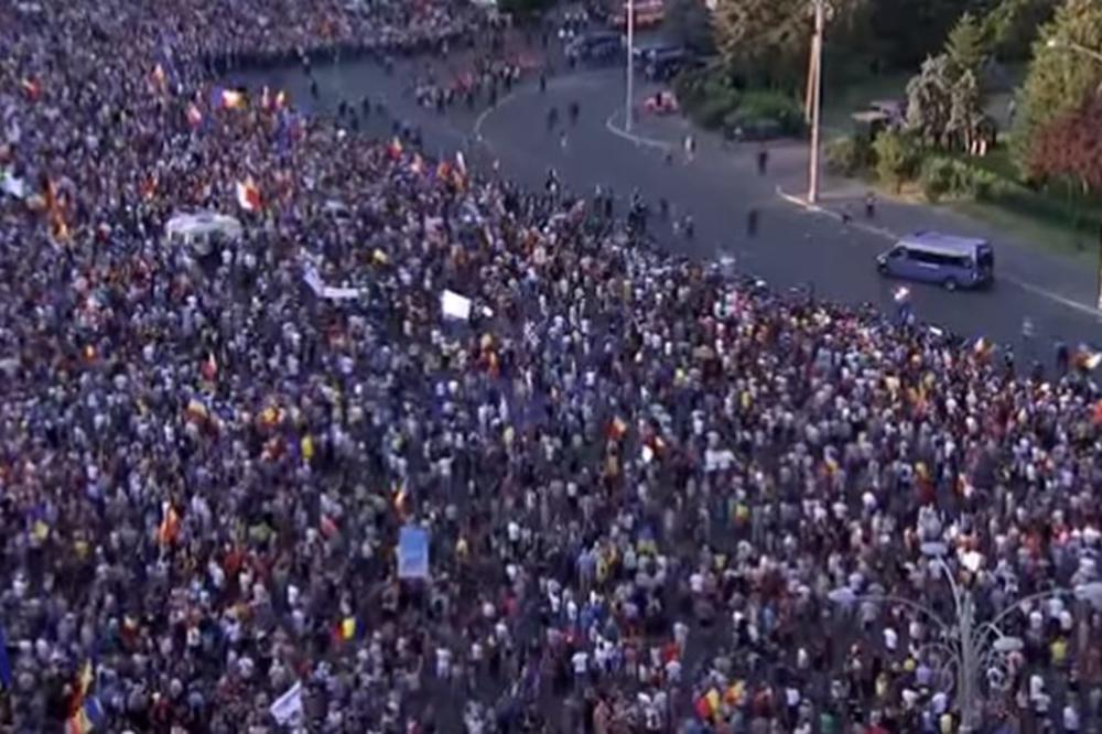 STIGLA I DIJASPORA: Tako to izgleda kad 100.000 ljudi izađe na ulice da protestuje protiv korupcije! (VIDEO)
