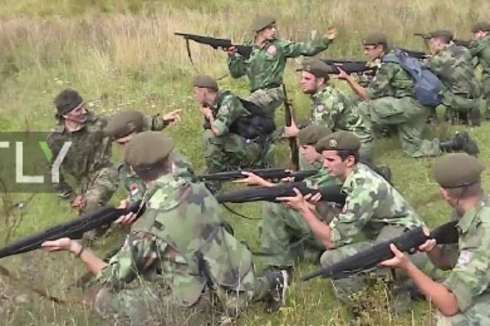 Spremaju klince za ratnike u patriotskom kampu: Deca na Zlatiboru u UNIFORMAMA PROLAZE VOJNU OBUKU (VIDEO)