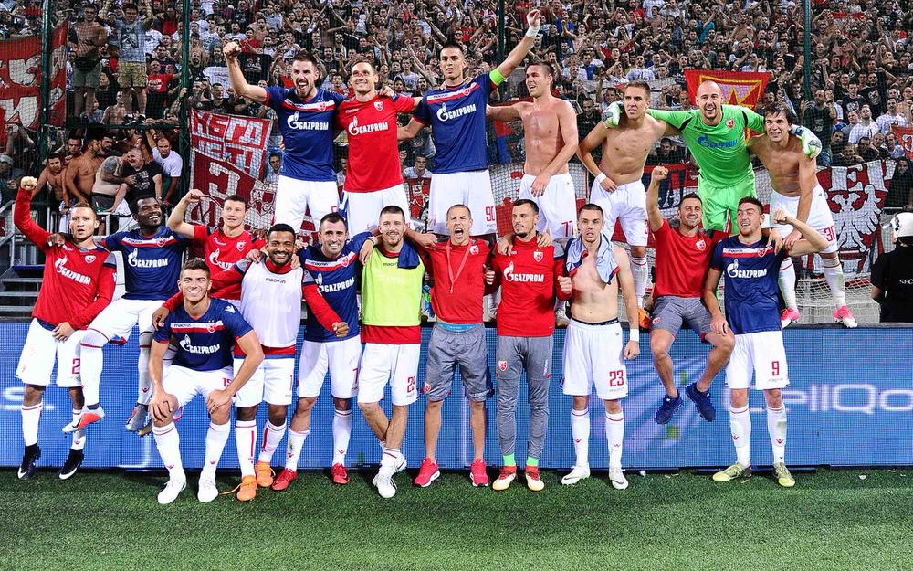 Fudbaleri Zvezde posle pobede u Slovačkoj  