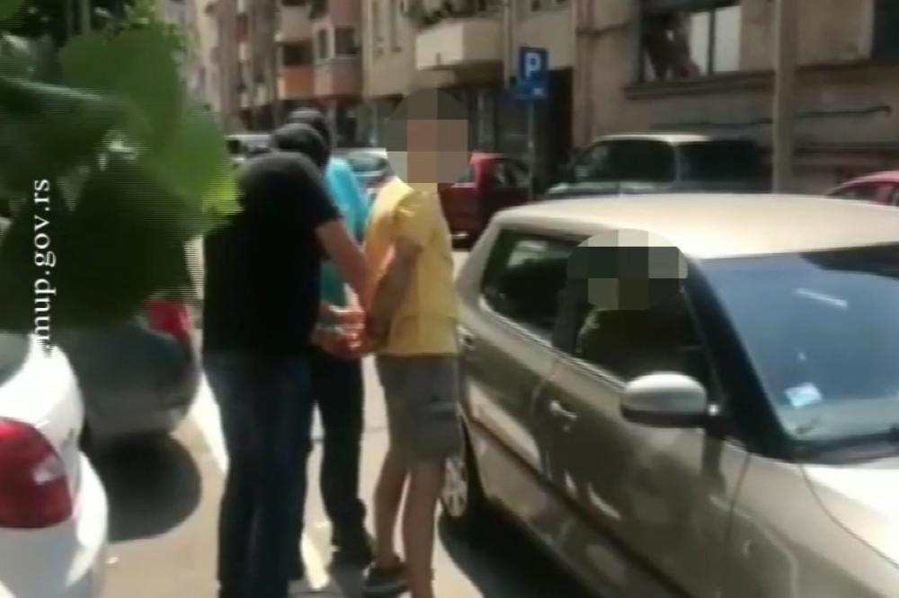 LISICE NA RUKE U CENTRU BEOGRADA: Pojavio se snimak hapšenja Badžinog sina koji je opljačkao Sašu Popovića (VIDEO)