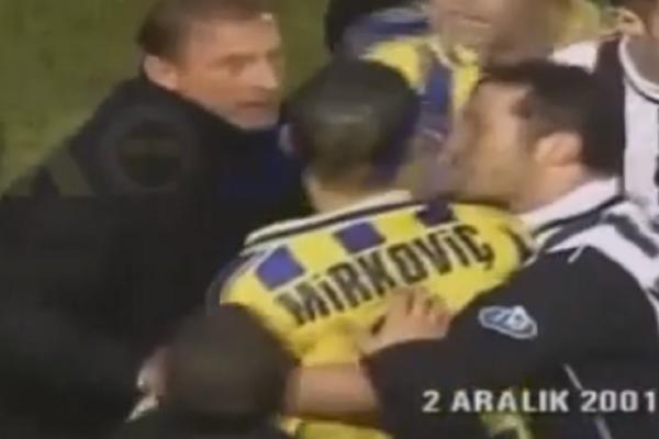 BATICA KAO PITBUL: Mirković bio u stanju da rastrgne fudbalere Bešiktaša, snimak koji bi morali da pogledaju svi fudbaleri pred meč godine! (VIDEO)