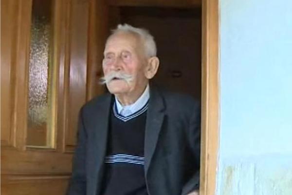 ROĐEN JE 1909. GODINE, PREŽIVEO 3 RATA I IMA 15 PRAUNUČADI! Dragoljub Galić (109) danas je preminuo, a pre smrti otkrio je TAJNU DUGOVEČNOSTI (VIDEO)