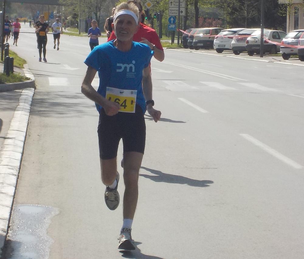 Profesor u penziji, Branimir Šešelja trči maraton  