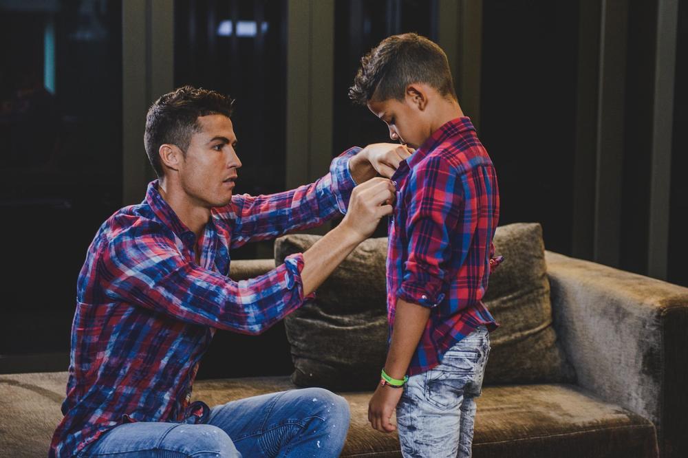 Što ne moze otac, može sin! Mali Ronaldo dao 4 gola na debiju za Juve!