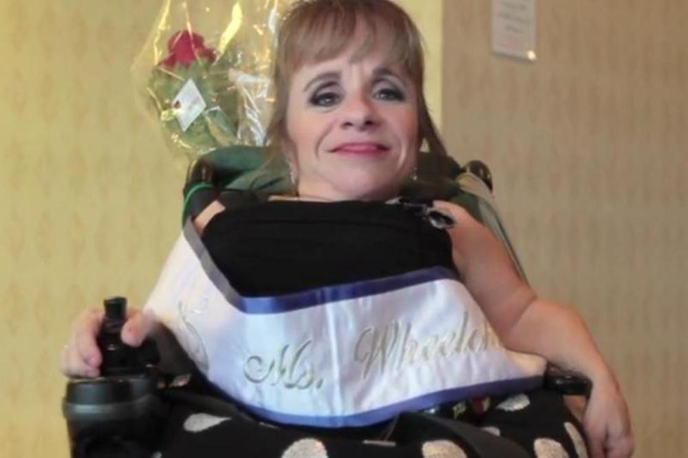 RODILA JE TROJE DECE UPRKOS VELIKOM RIZIKU: Preminula najmanja majka na svetu! (VIDEO)