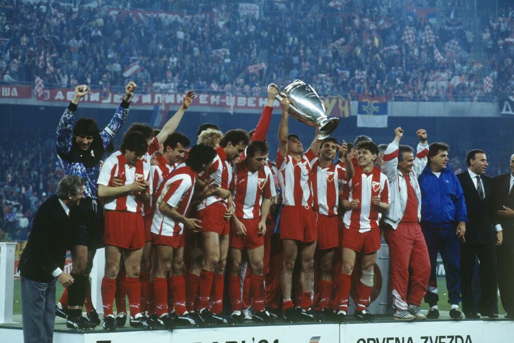 Fudbaleri Crvene zvezde sa peharom prvaka Evrope u Bariju 1991. godine