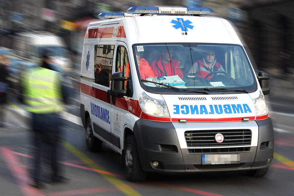 TEŠKA NESREĆA KOD SREMSKE MITROVICE: Povređeno 6 osoba, HITNO prebačeni u bolnicu!