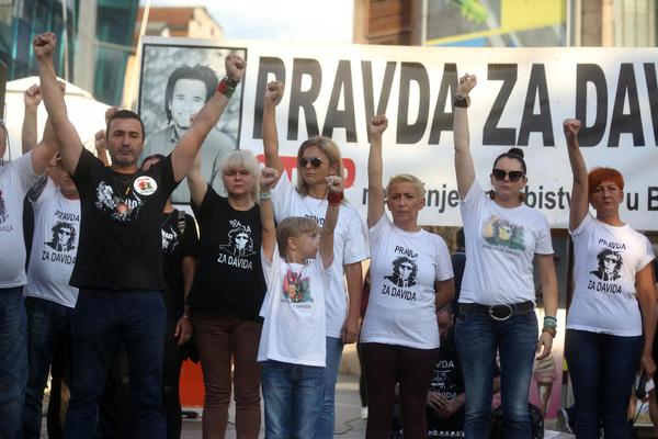 GRUPA PRAVDA ZA DAVIDA NA UDARU POLICIJE: Tužiće 23 osobe zbog protestvovanja u Banjaluci!