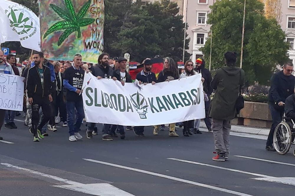KANABIS MARŠ U BEOGRADU: Bore se za legalizaciju marihuane u medicinske svrhe! (FOTO)