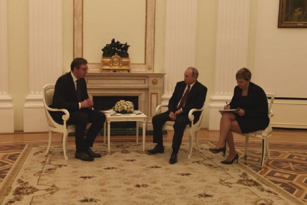 PUTIN STIŽE U SRBIJU? Vučić je vladaru Rusije uručio specijalan poklon koji ga je ostavio bez teksta (VIDEO)