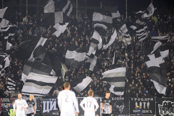 POSLEDNJA VEST: Partizan pregovara sa UEFA da se otvori južna tribina za Grobare! Najavljen dolazak ispred stadiona