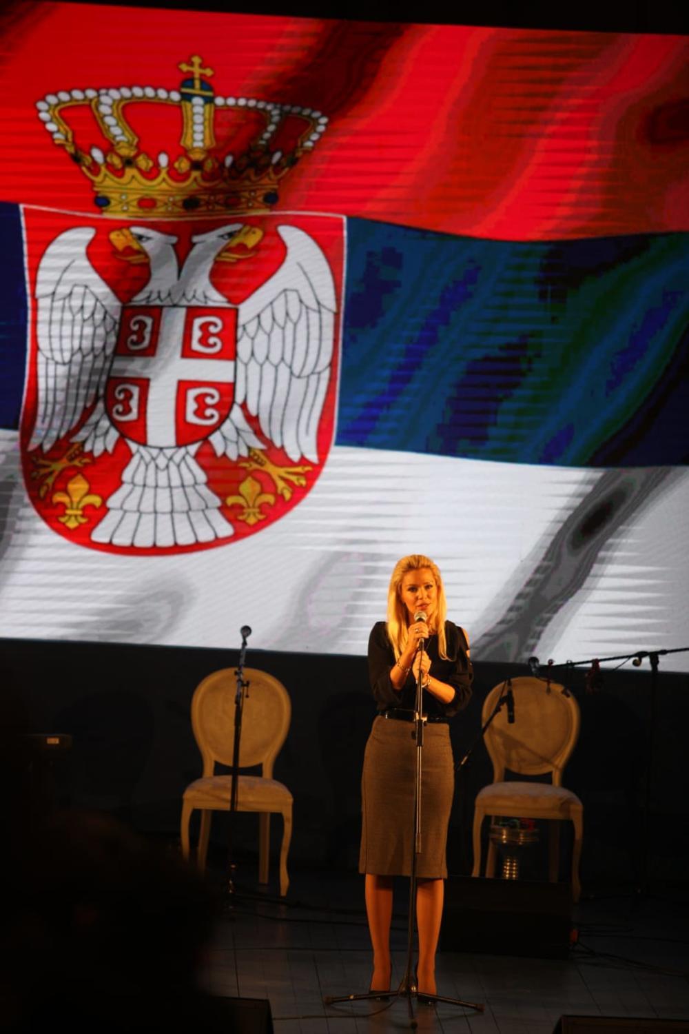 Lena Kovačević otpevala je srpsku himnu na početku ceremonije  