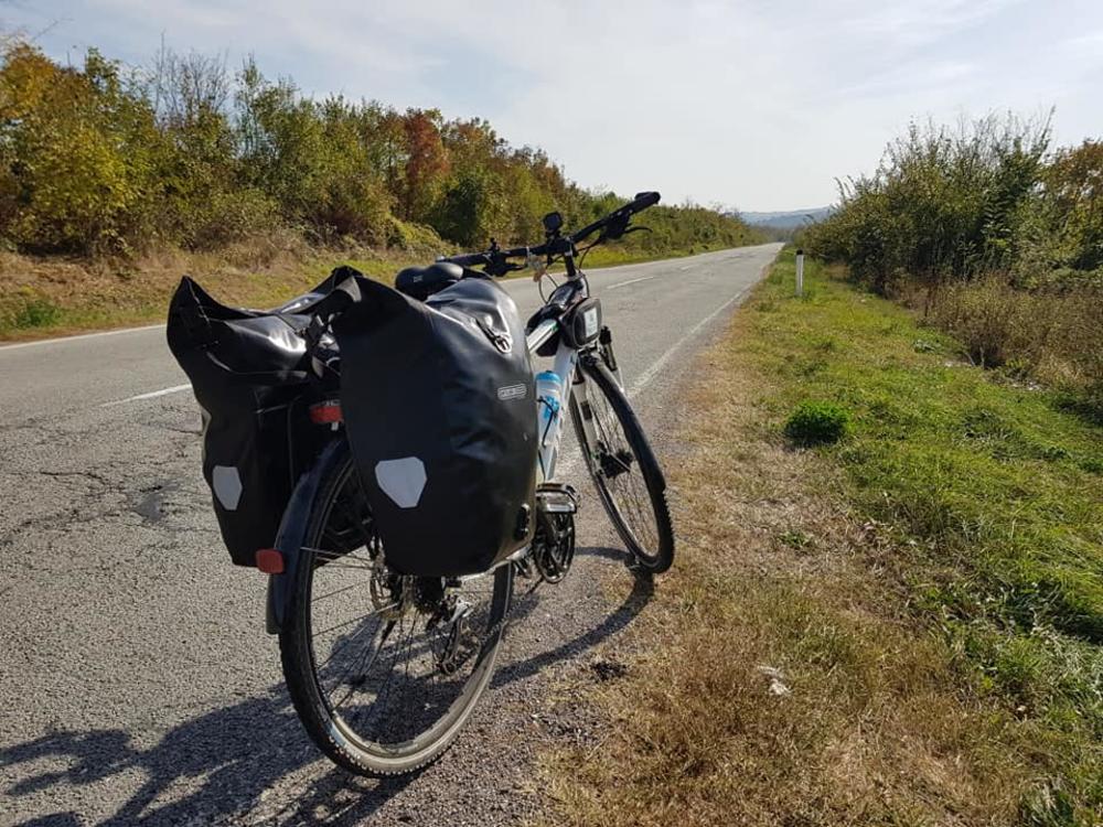 Grk Elpis Hrisovergis biciklom putuje po Evropi kako bi prikupio novac za lečenje bolesne dece   