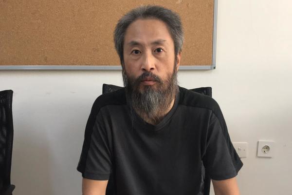 ZABORAVIO JE SVOJ MATERNJI JEZIK! Japanski novinar koji je proveo TRI GODINE kao zarobljenik u Siriji vraća se kući