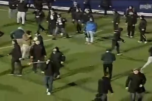 UŽAS U SARAJEVU: Navijači napali fudbalere zbog poraza u 95. minutu!