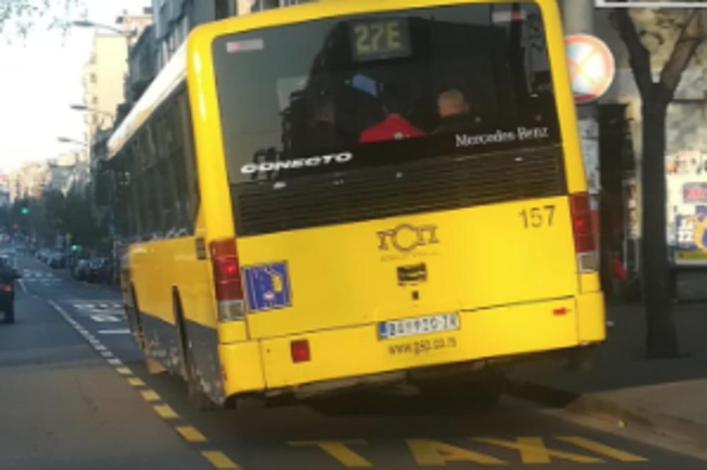 UMALO DA SE PREVRNE! Kako je ovaj autobus 27E uopšte pušten u saobraćaj? (FOTO)