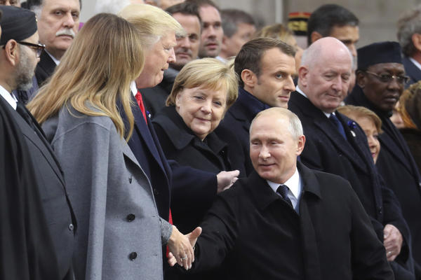 TEBRA, JESI MI DOBAR?! Š'A IMA KOD TEBE?! Svet bruji o pozdravu Putina i Trampa! (FOTO)