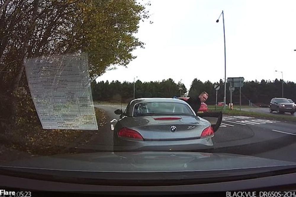 BMW MU SE BEZOBRAZNO UBACIO U TRAKU: Počeo je da psuje vozača, ali se brzo pokajao! (VIDEO)