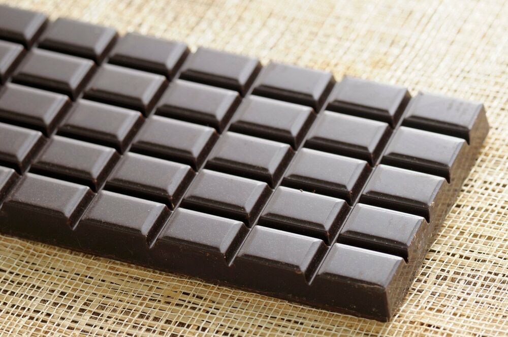 Crna čokolada obiluje antioksidansima, poboljšava protok krvi do kože, štiti od sunca i hidrira  