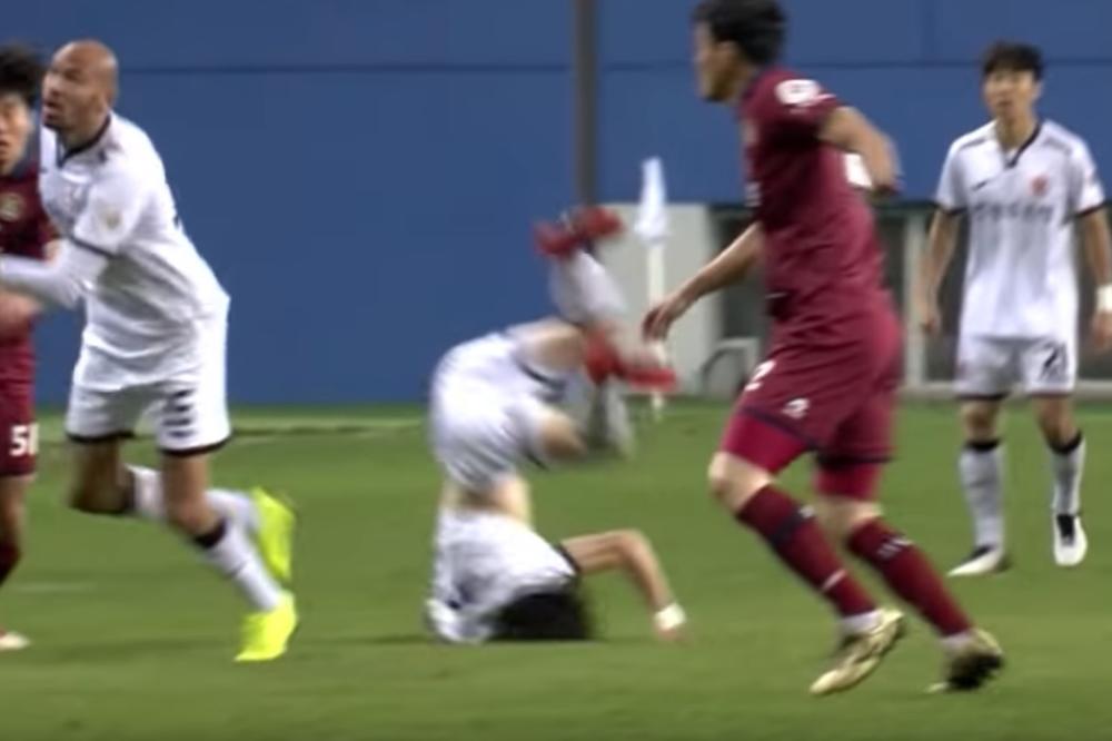 UZNEMIRUJUĆI SNIMAK: Fudbaler pao na glavu i polomio vrat!