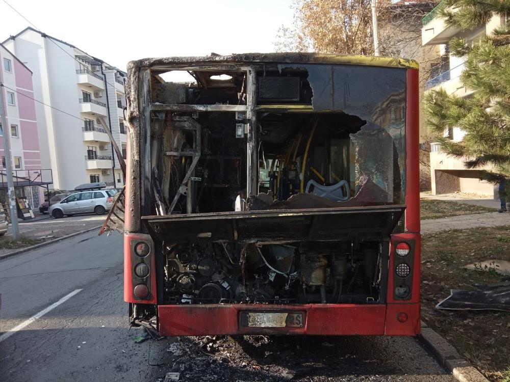 Zapalio se autobus u Južnom bulevaru   